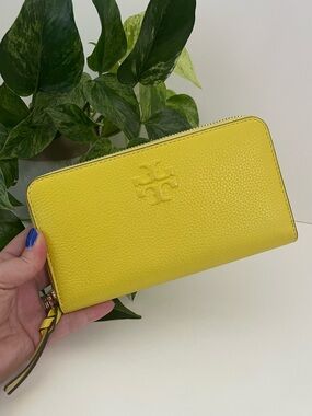 Like New Tory Burch Thea Continental Wallet & Card Case in Yellow